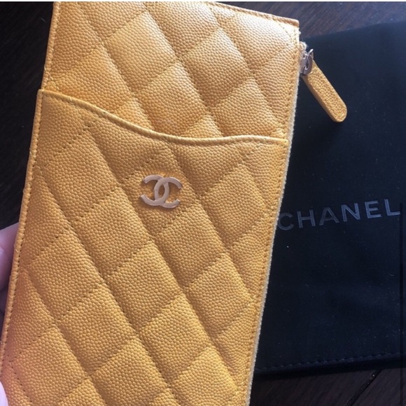 Classic Chanel phone case / pouch - Picture 6 of 16